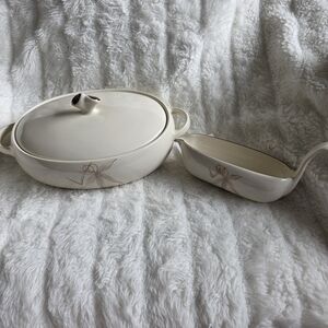 Winfield Mid Sentury Elegant Cream And Pot Roast Dinnerware Set